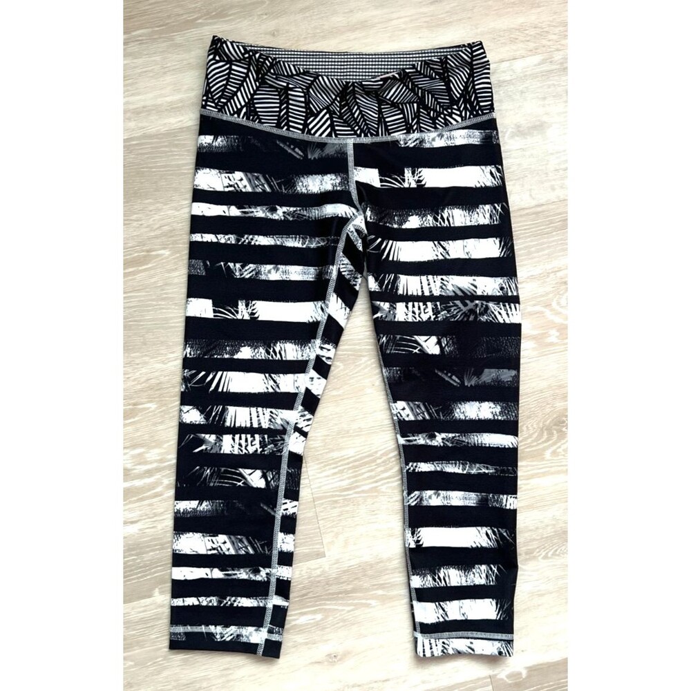 Lululemon Wunder Under Crop II Size Shady Palms White Black Striped Banana Sz 6
